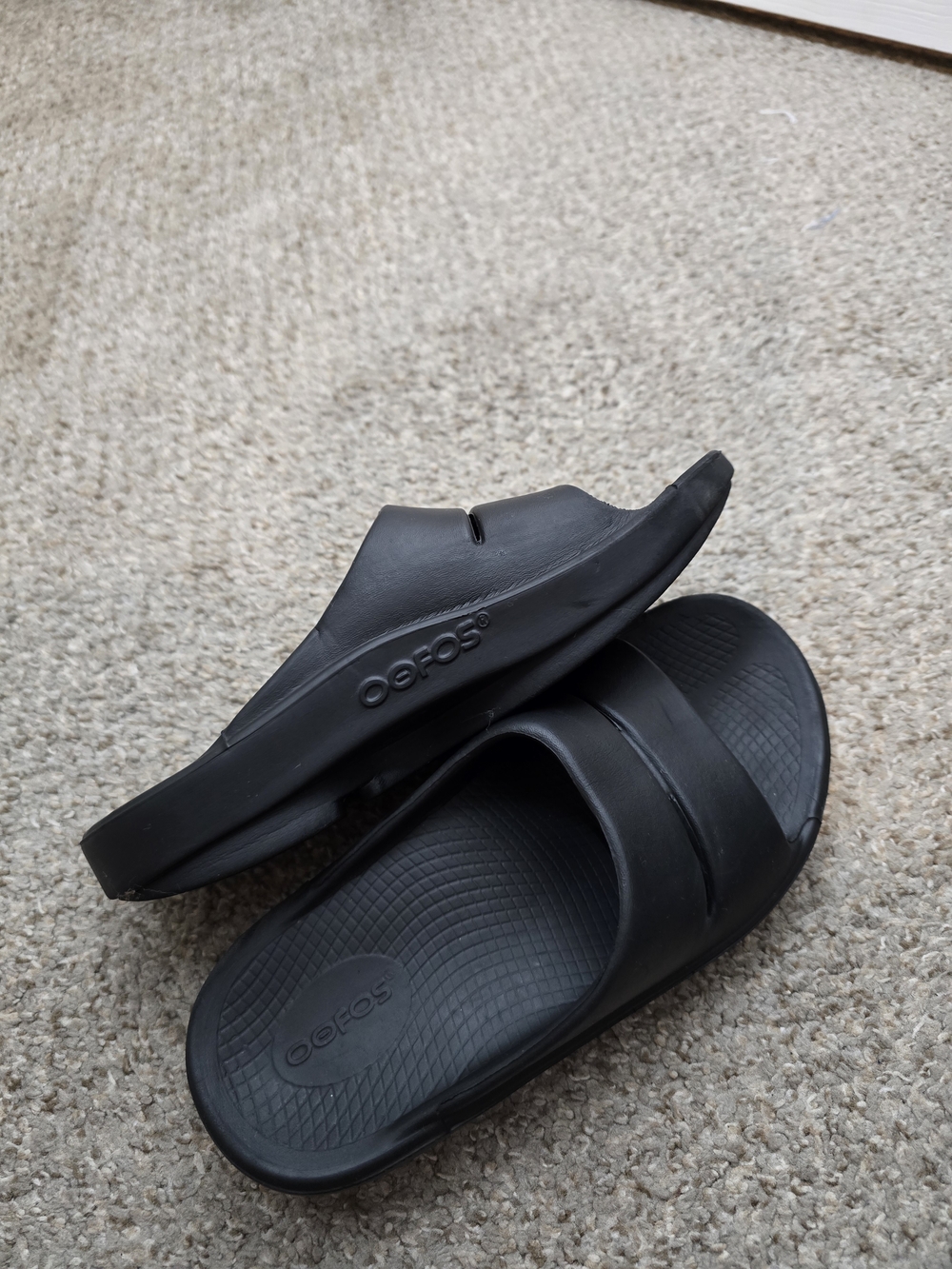 OOFOS Black Recovery Slide Sandals Size 7 - Picture 2 of 6